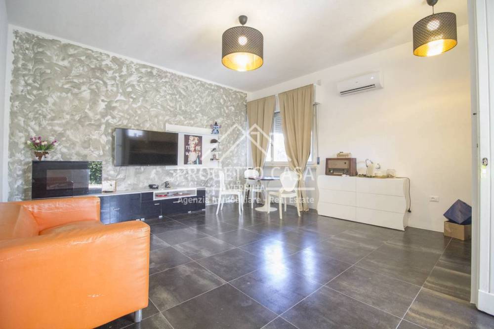 appartamento in vendita a Viareggio in zona Torre del Lago
