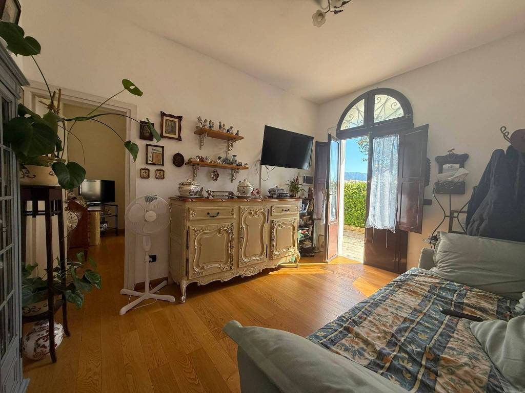 casa indipendente in vendita a Viareggio
