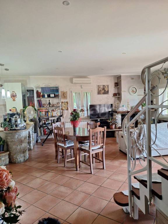 casa indipendente in vendita a Viareggio