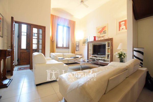 casa indipendente in vendita a Viareggio