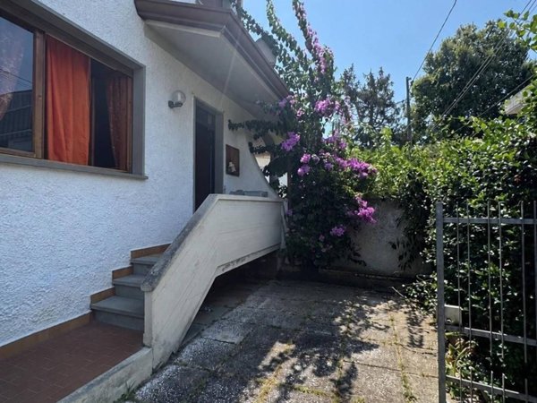 casa indipendente in vendita a Viareggio in zona Torre del Lago