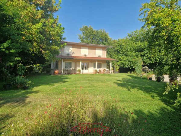 casa indipendente in vendita a Viareggio in zona Torre del Lago