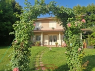casa indipendente in vendita a Viareggio in zona Torre del Lago