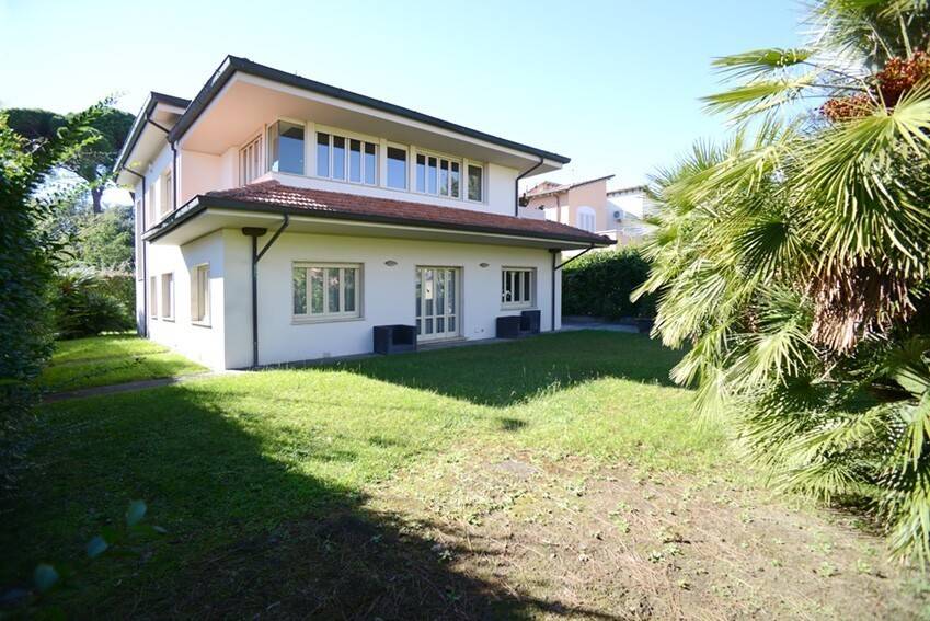 casa indipendente in vendita a Viareggio in zona Don Bosco