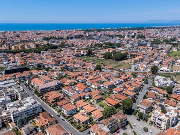 casa indipendente in vendita a Viareggio in zona Migliarina
