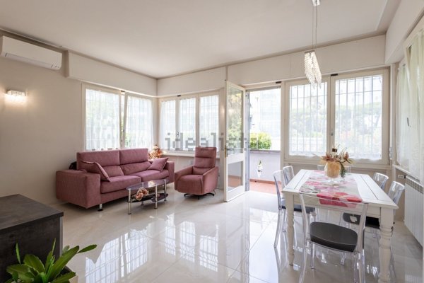 casa indipendente in vendita a Viareggio