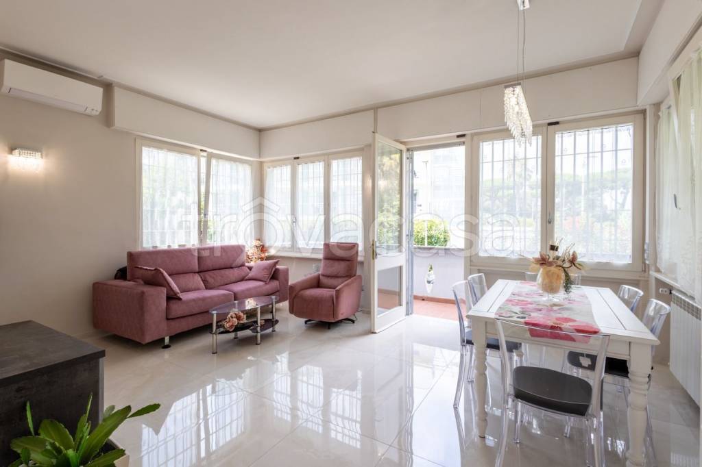 casa indipendente in vendita a Viareggio