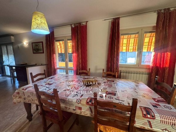casa indipendente in vendita a Viareggio in zona Campo d'Aviazione
