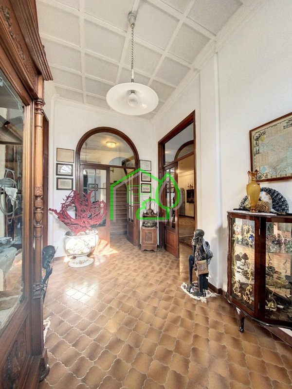 intera palazzina in vendita a Viareggio in zona Centro Storico