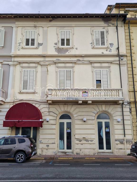 ufficio in vendita a Viareggio in zona Torre del Lago