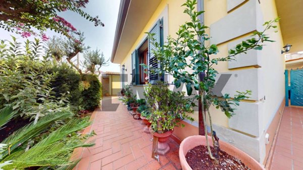 casa indipendente in vendita a Viareggio in zona Torre del Lago