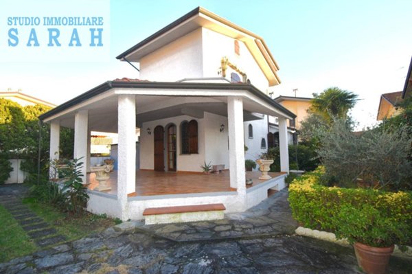 casa indipendente in vendita a Viareggio in zona Torre del Lago