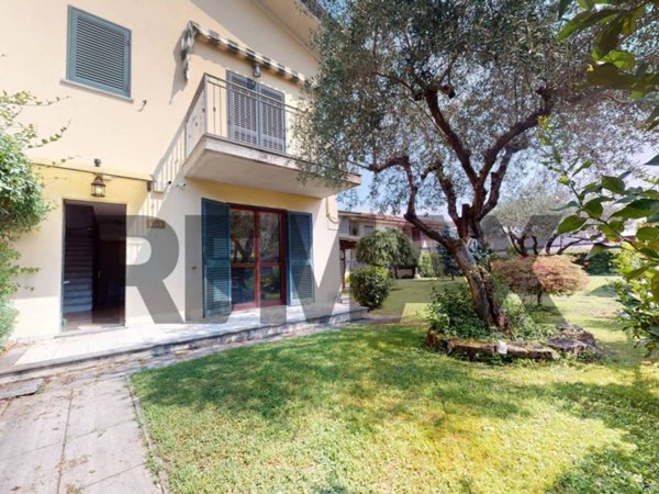 casa indipendente in vendita a Viareggio in zona Torre del Lago