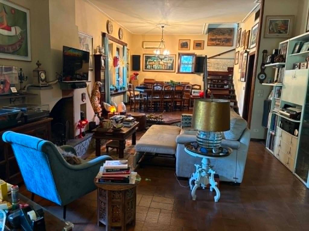 casa indipendente in vendita a Viareggio in zona Campo d'Aviazione