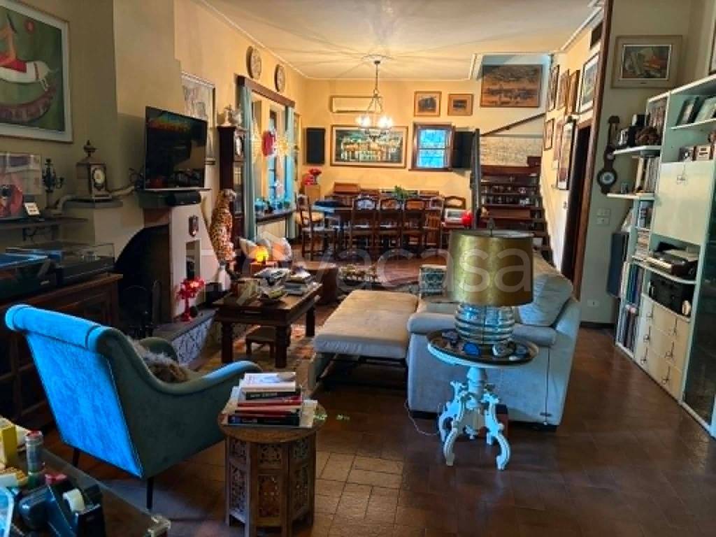 casa indipendente in vendita a Viareggio in zona Campo d'Aviazione