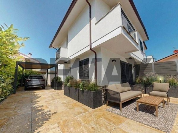 casa indipendente in vendita a Viareggio in zona Torre del Lago