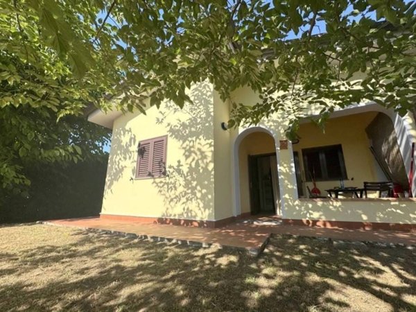 casa indipendente in vendita a Viareggio