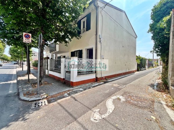 appartamento in vendita a Viareggio in zona Torre del Lago