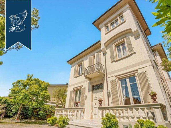 casa indipendente in vendita a Viareggio in zona Torre del Lago