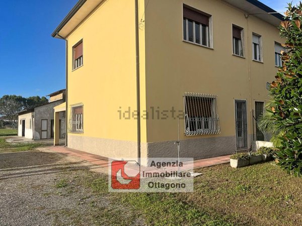 casa indipendente in vendita a Viareggio in zona Cinquini