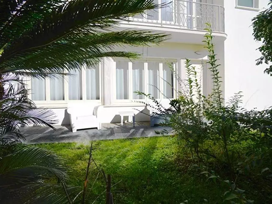 casa indipendente in vendita a Viareggio