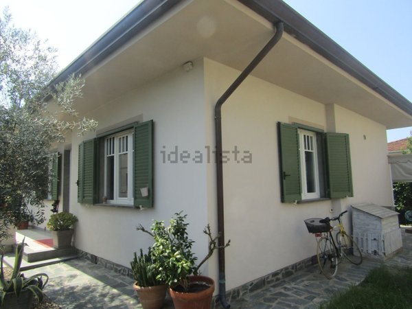 casa indipendente in vendita a Viareggio in zona Torre del Lago