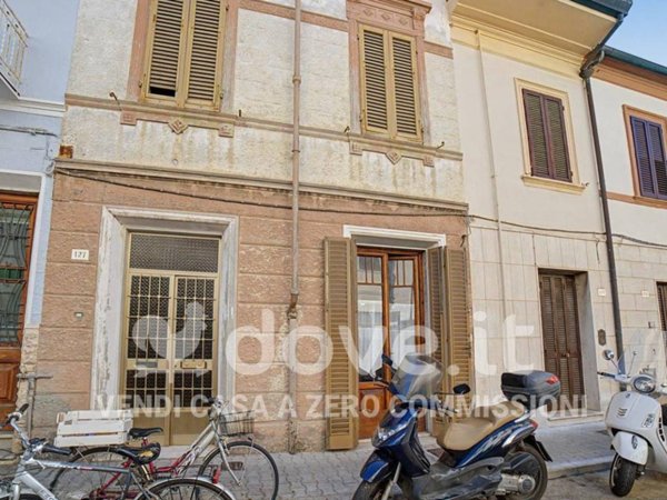 casa indipendente in vendita a Viareggio in zona Centro Storico
