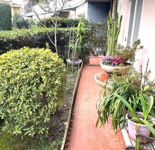 appartamento in vendita a Viareggio in zona Cinquini