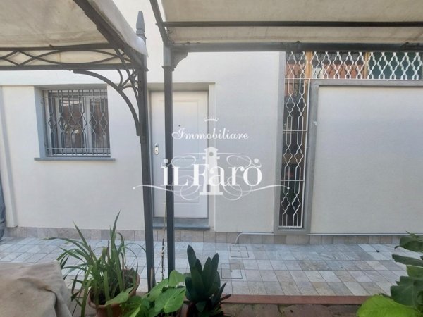 casa indipendente in vendita a Viareggio