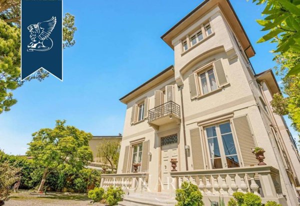 casa indipendente in vendita a Viareggio in zona Torre del Lago