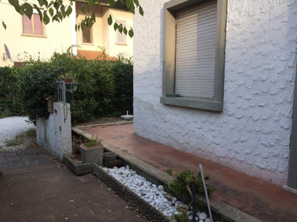 casa indipendente in vendita a Viareggio in zona Torre del Lago