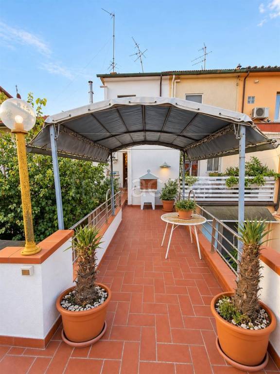 casa indipendente in vendita a Viareggio in zona Marco Polo