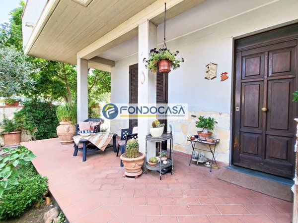 casa indipendente in vendita a Viareggio in zona Torre del Lago