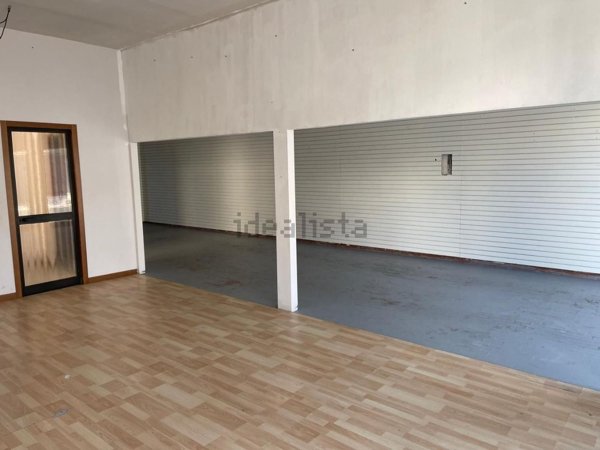 locale commerciale in vendita a Viareggio