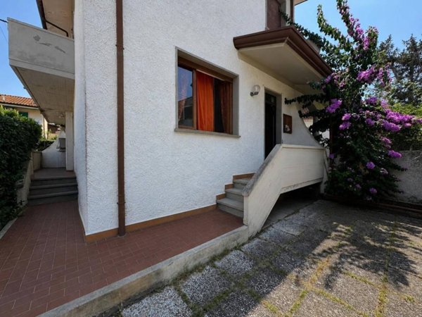 casa indipendente in vendita a Viareggio in zona Torre del Lago