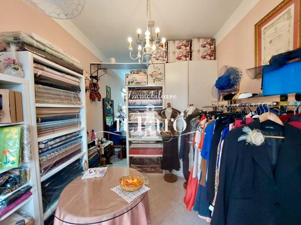 negozio in vendita a Viareggio in zona Centro Storico