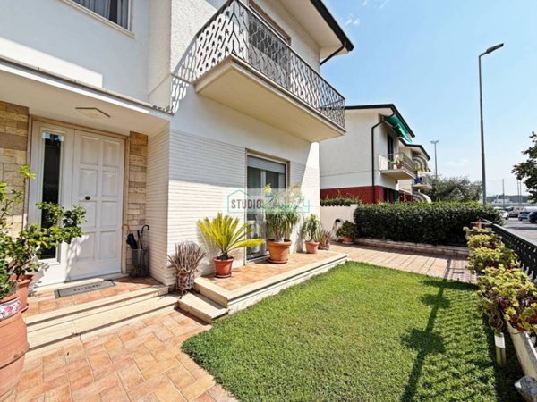 casa indipendente in vendita a Viareggio in zona Don Bosco