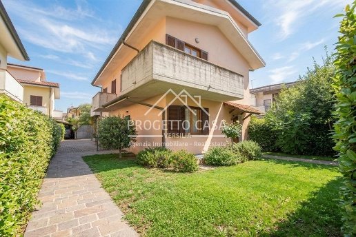 casa indipendente in vendita a Viareggio in zona Torre del Lago