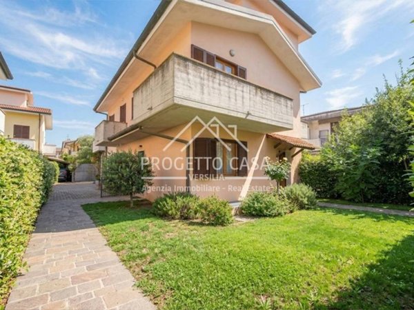 casa indipendente in vendita a Viareggio in zona Torre del Lago