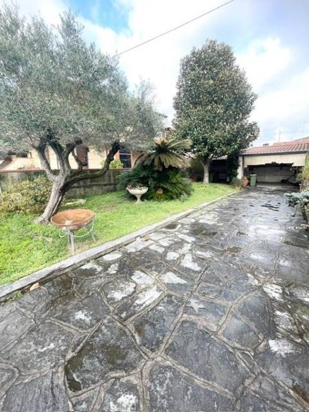 casa indipendente in vendita a Viareggio in zona Migliarina