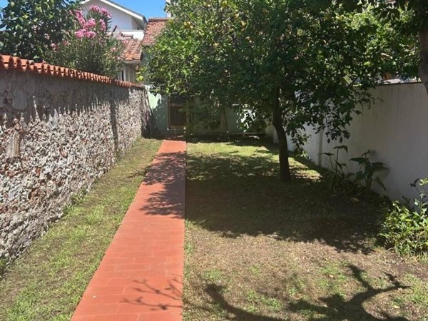 casa indipendente in vendita a Viareggio in zona Centro Storico