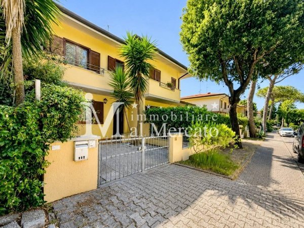 casa indipendente in vendita a Viareggio in zona Torre del Lago