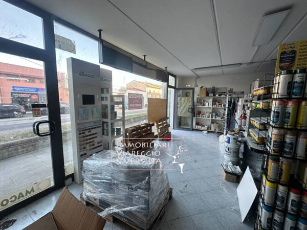 locale commerciale in vendita a Viareggio