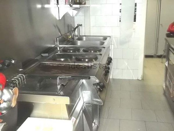 negozio in vendita a Viareggio in zona Campo d'Aviazione