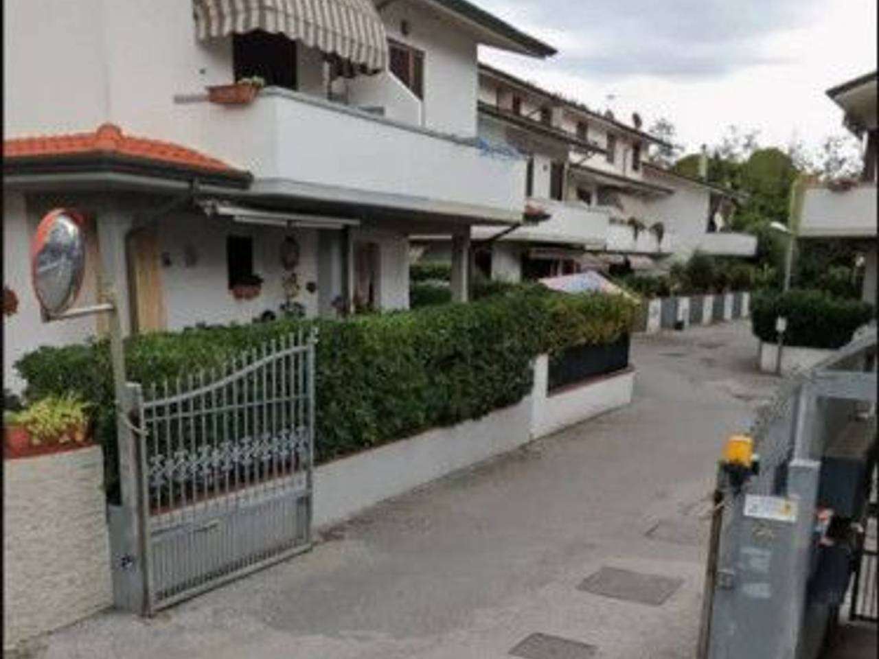 casa indipendente in vendita a Viareggio in zona Torre del Lago