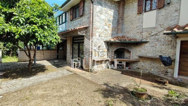 casa indipendente in vendita a Viareggio in zona Marco Polo