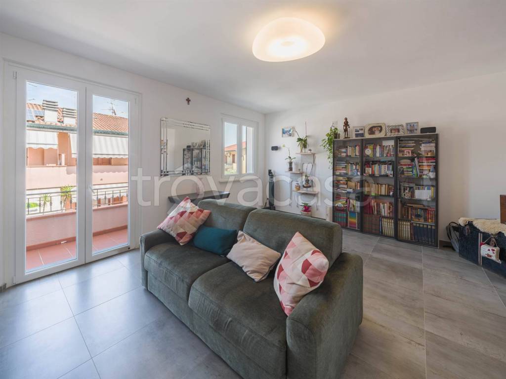 casa indipendente in vendita a Viareggio