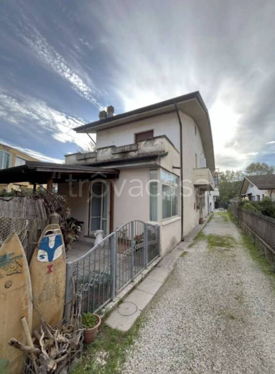 appartamento in vendita a Viareggio in zona Torre del Lago