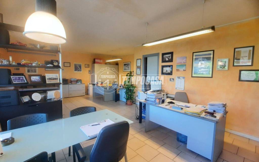 negozio in vendita a Viareggio in zona Marco Polo