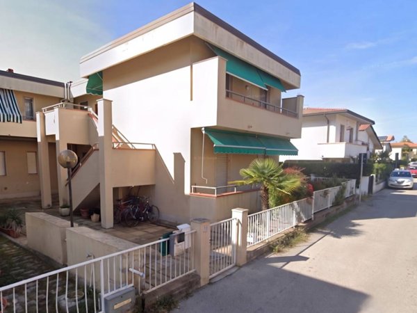 appartamento in vendita a Viareggio in zona Torre del Lago